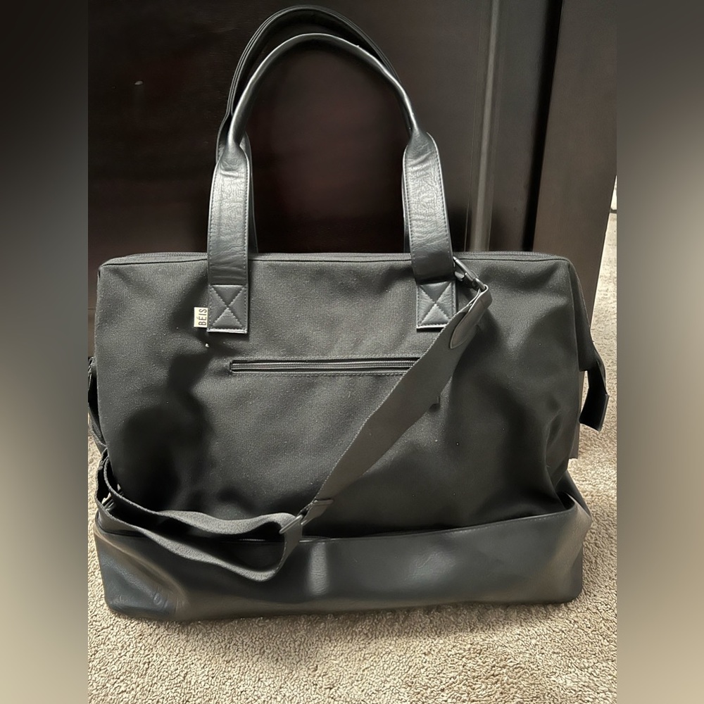 Beis Full size weekender in black